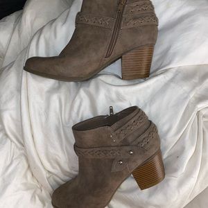 Indigo rd. Size 9 booties